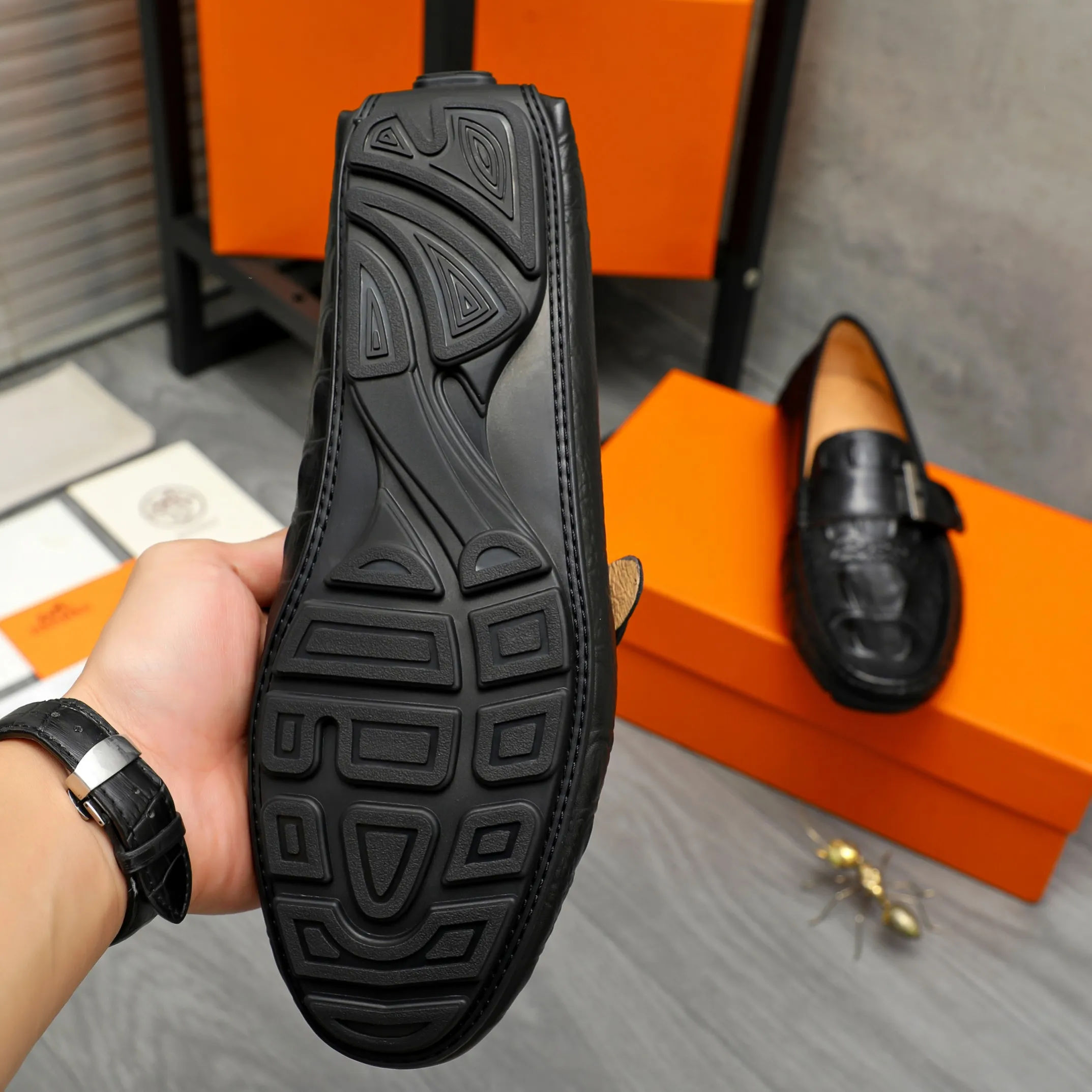 P380 Product trademark: HERMES "Hermes" casual slip-on men's shoes Regular size: 38-44 Product material: Selected crocodile pattern cowhide upper, pigskin lining, rubber outsole